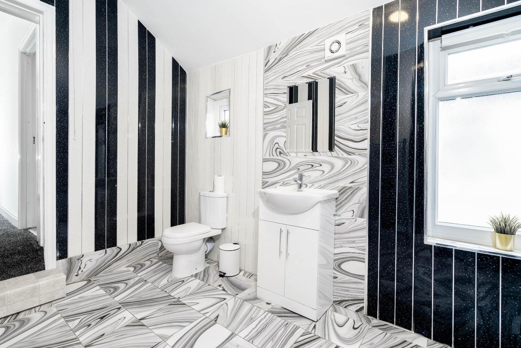 Five Bedroom Townhouse - Near City Centre - Edgbaston - On Street Parking - Wifi - Netflix - 974P Бирмингем Экстерьер фото